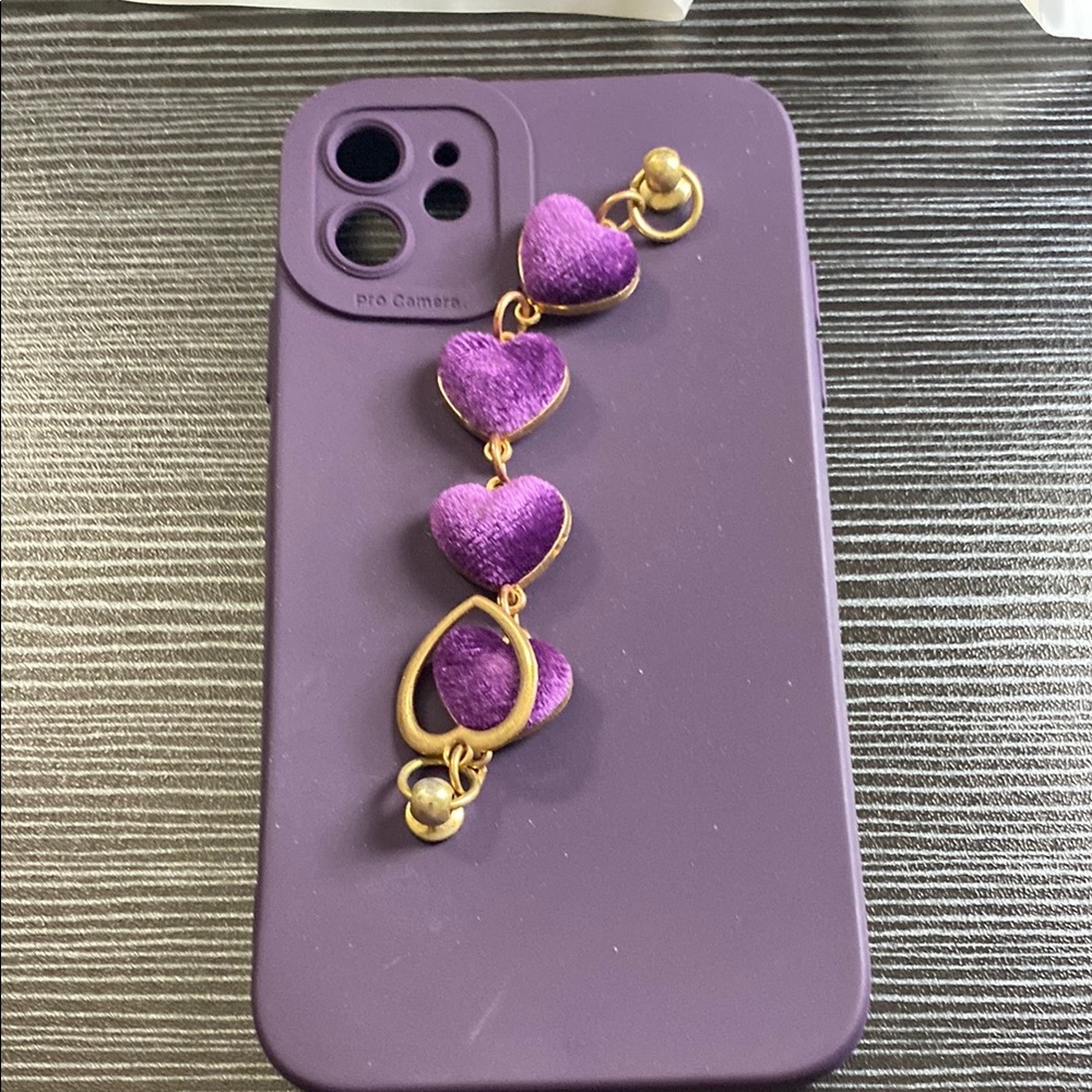 Various iPhone 11 phone cases some never used and some of them were used once.